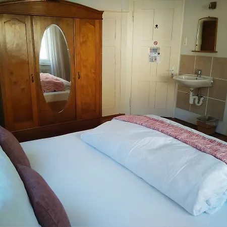 Donkey בית הארחה *